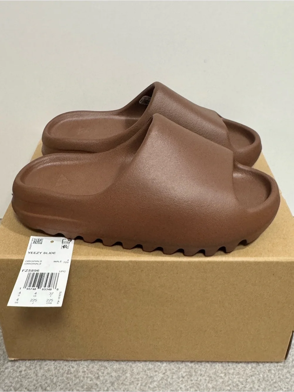 adidas Yeezy Slide Flax Size 4 Men/ 5 Women (Tried On) FZ5896